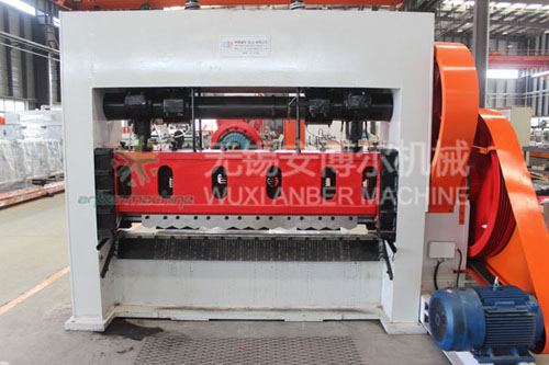 Expanded mesh machine